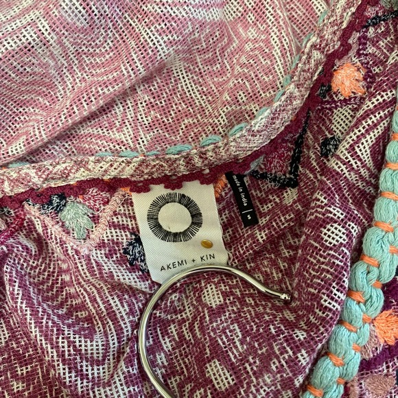 Akemi + Kin Anthropologie Arembepe Embroidered Mesh Ombre V Neck Small - Picture 5 of 5